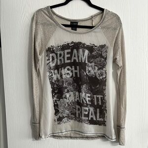 Buckle Cream Fitted Graphic Long Sleeve Tee